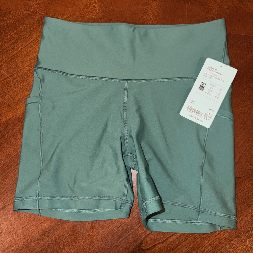 Athleta Interval Stash 5" Short Women's Green Side Pockets Gym Run Size Medium
